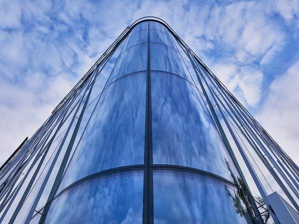Curved insulating glass curtain wall building