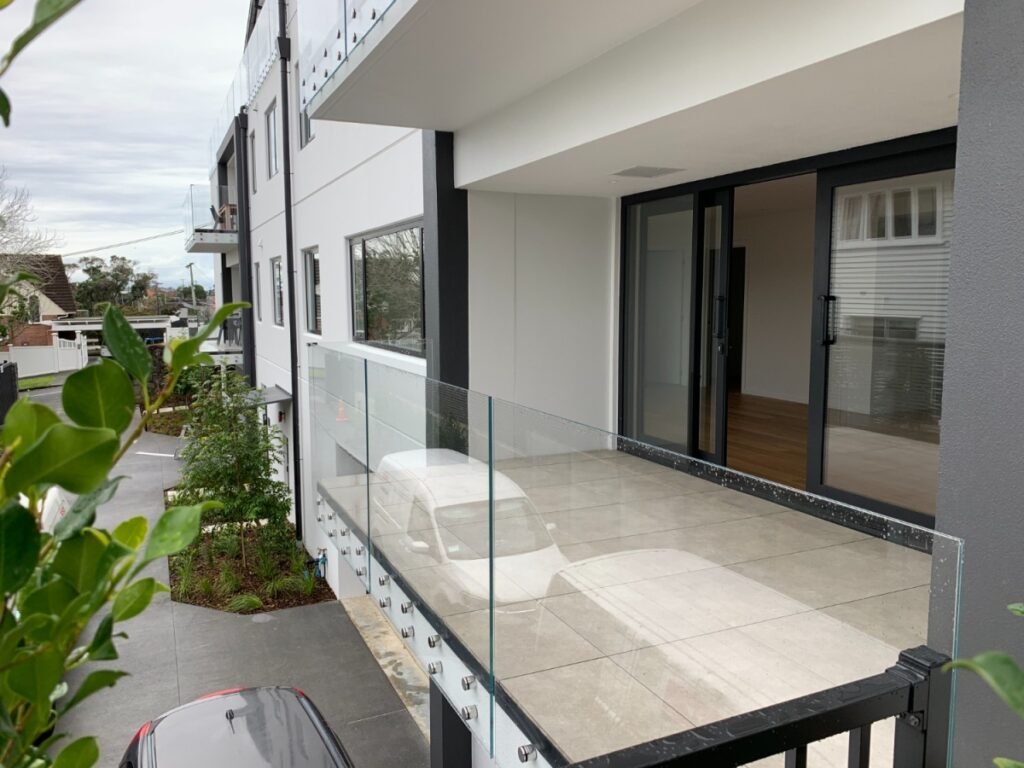 Glass railing & balustrade