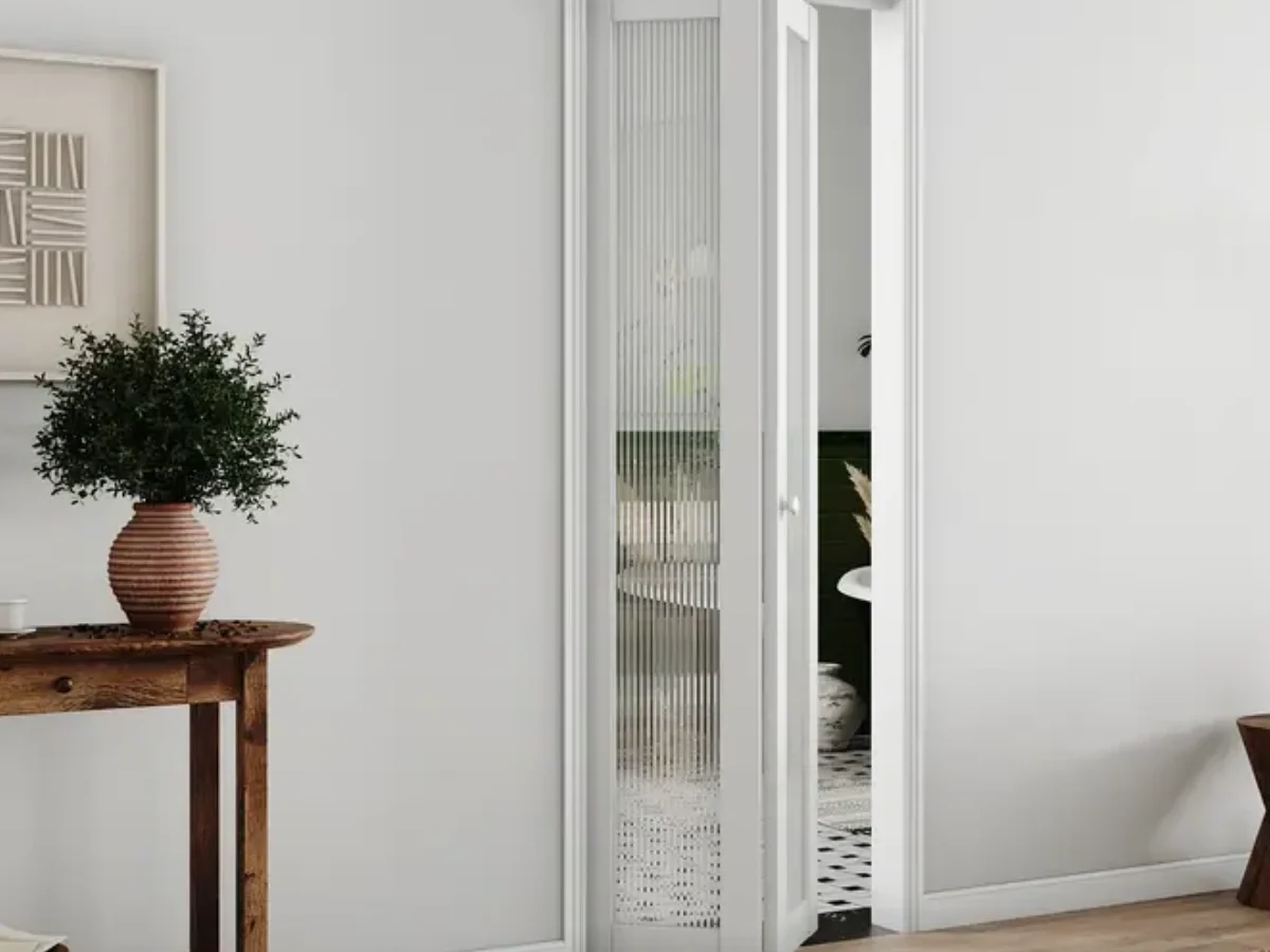 10mm Extra Clear Reeded Glass Swing Door 10mm Extra Clear Reeded Glass Swing Door
